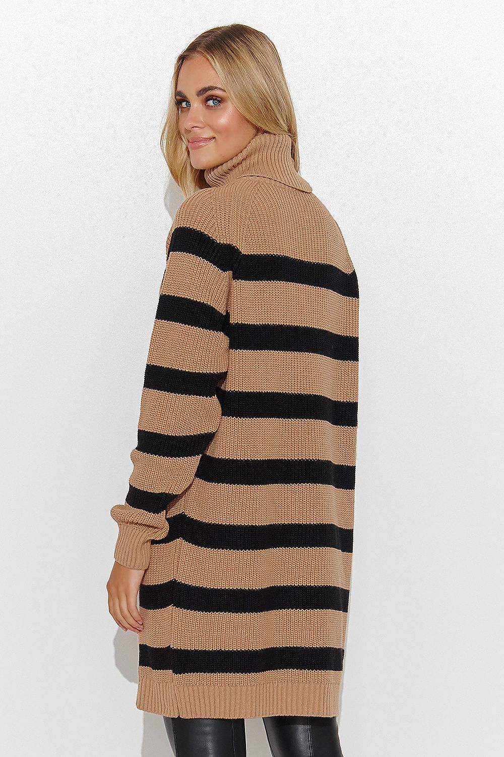 Rollkragenpullover model 187972 Makadamia