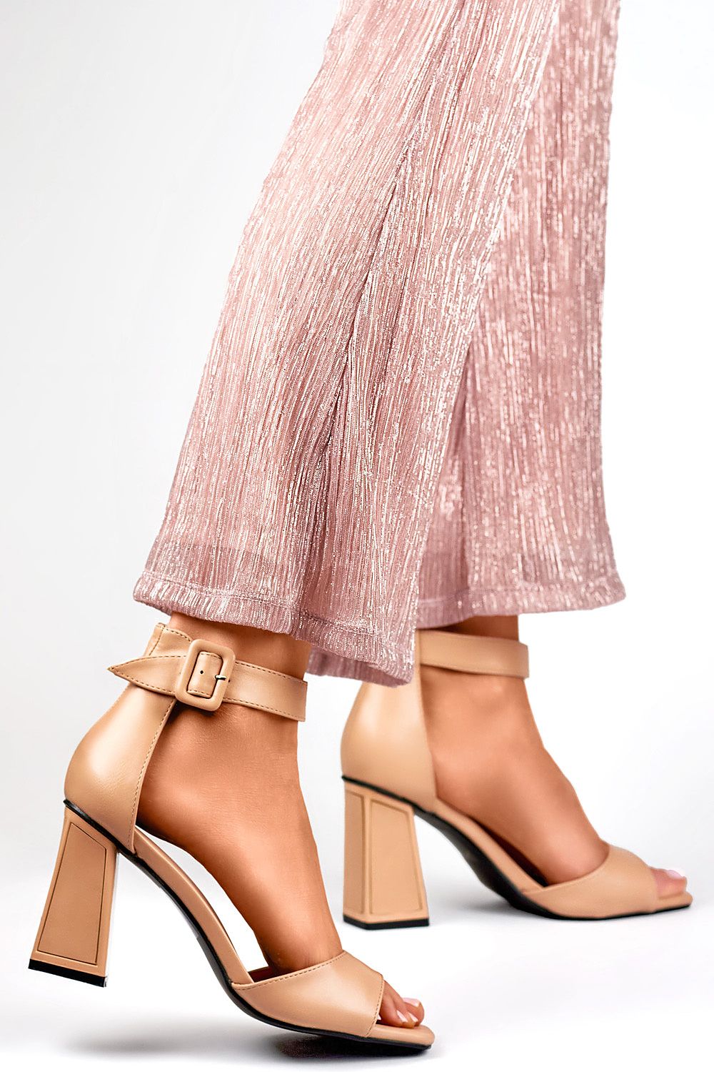 Sandalen mit Absatz model 194882 PRIMO