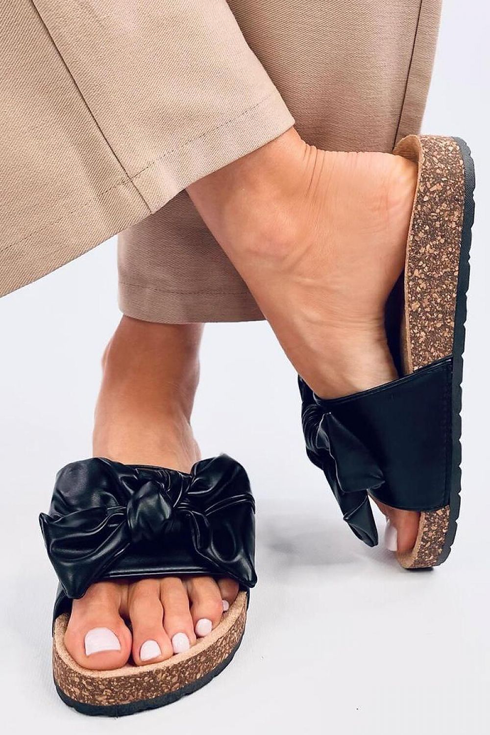 Pantoletten model 195619 Inello