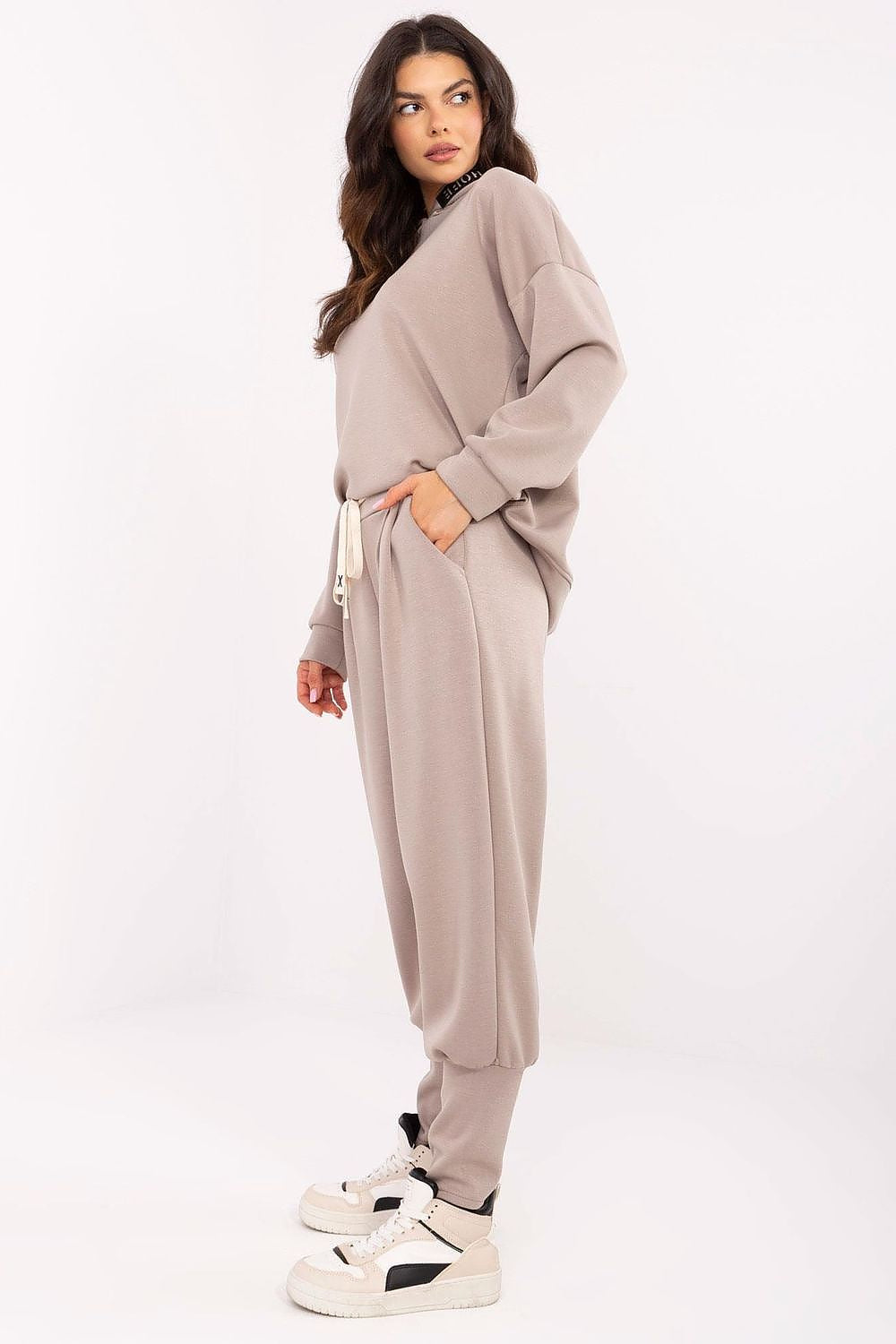 Sportanzug Hosen model 207021 Italy Moda