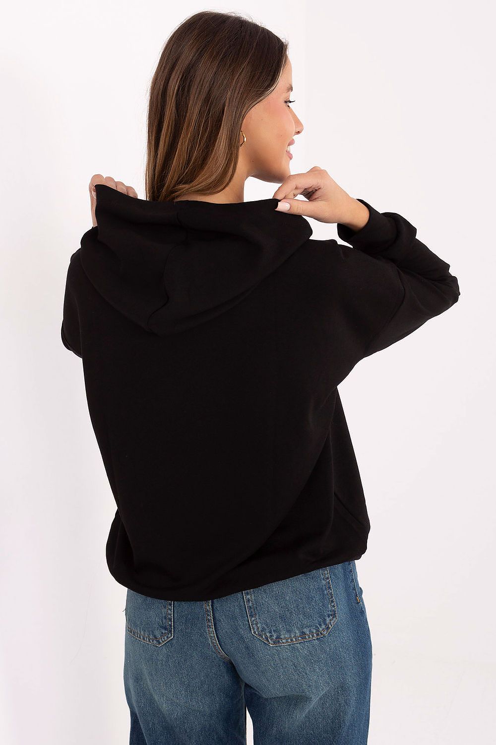 Sweater model 220419 Relevance