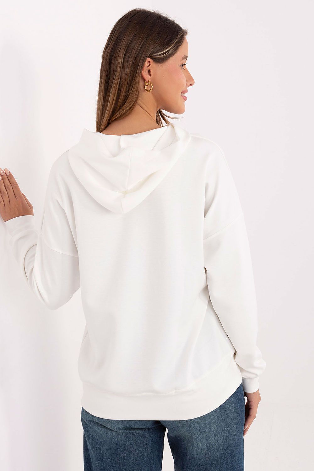 Sweater model 220421 Relevance
