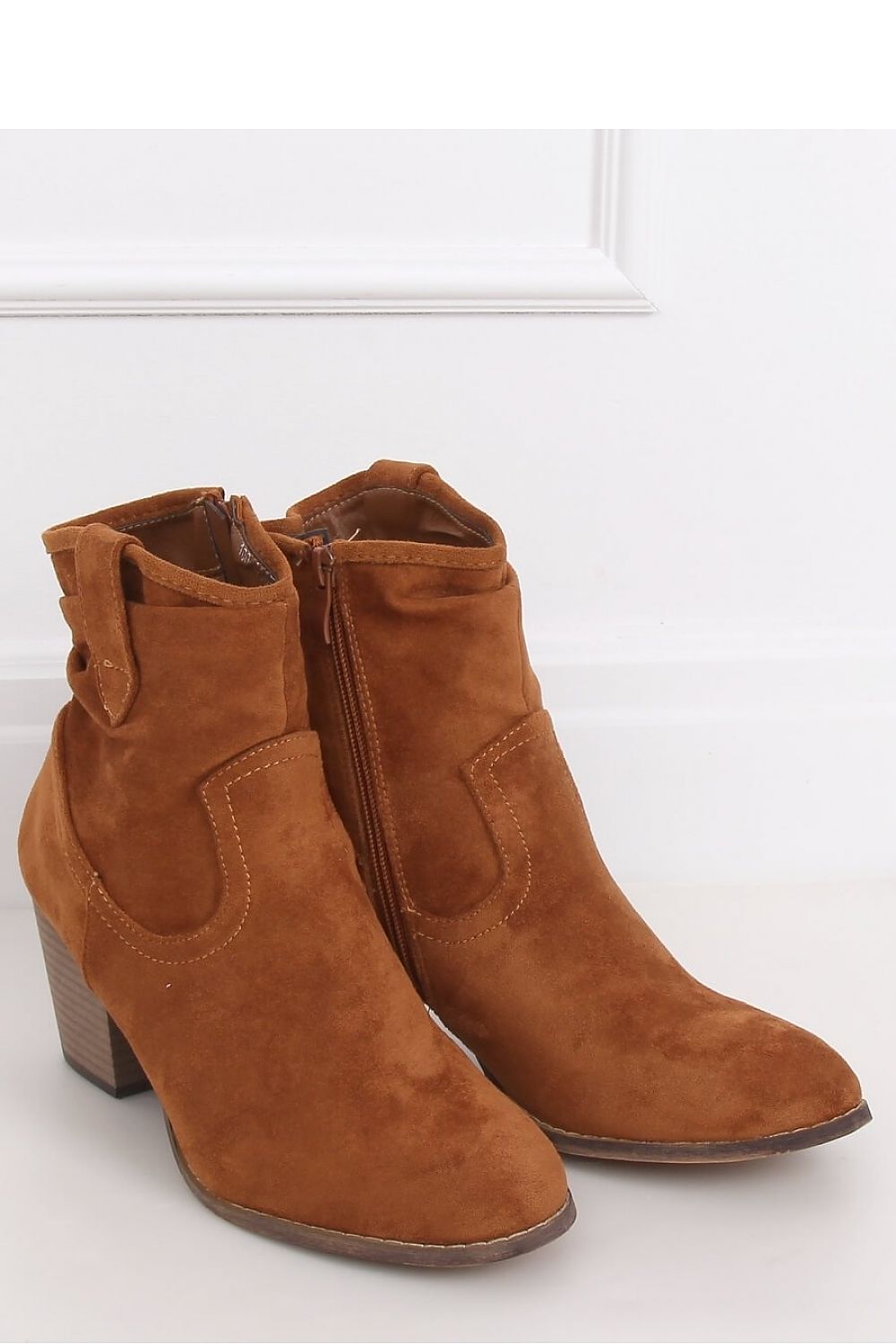 Stiefeletten mit Absatz model 146805 Inello