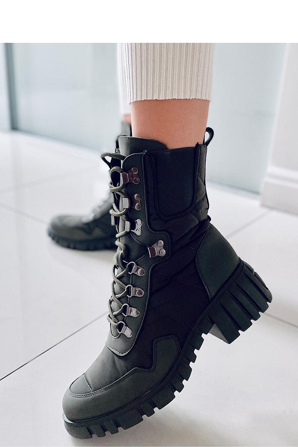 Stiefeletten mit Absatz model 171603 Inello