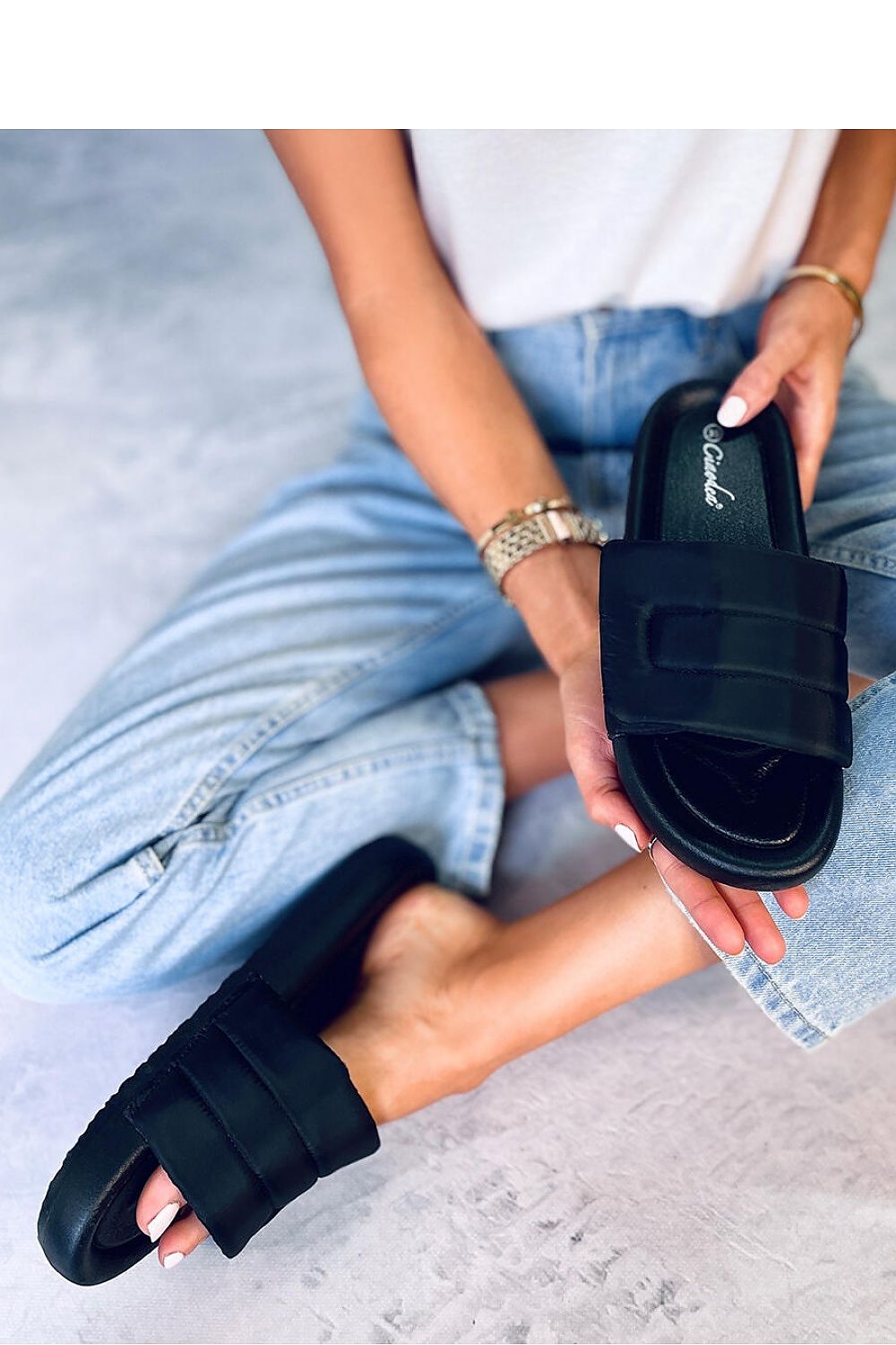 Pantoletten model 177317 Inello