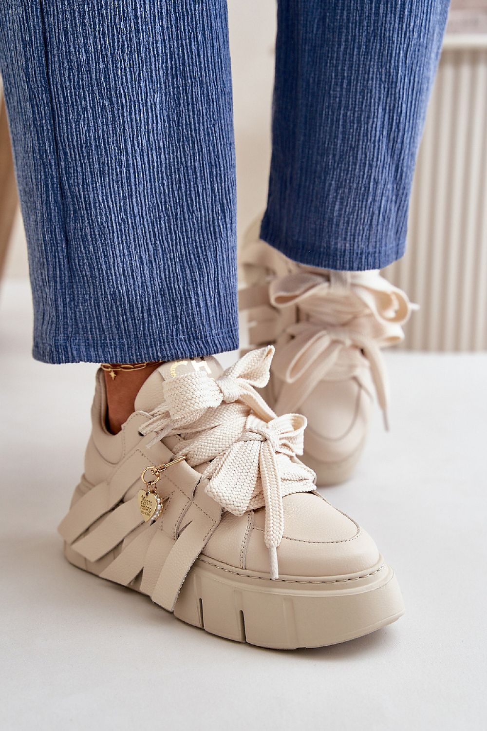 Frauen-Sneaker aus hochwertigem Naturleder.