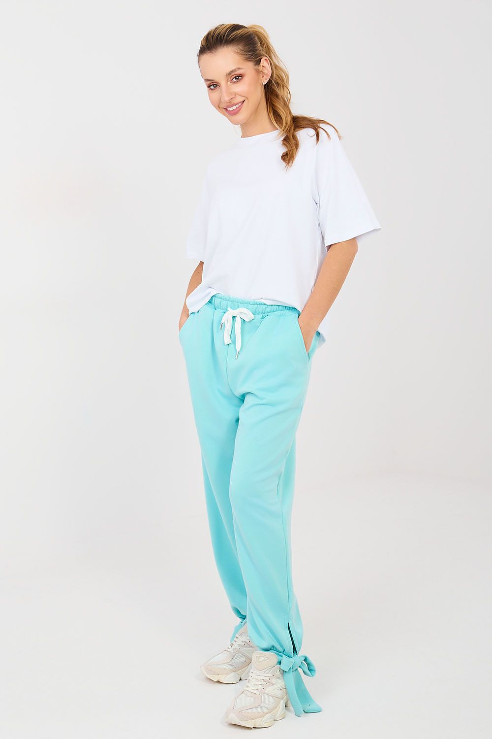  Sportanzug Hosen model 223468 Italy Moda 