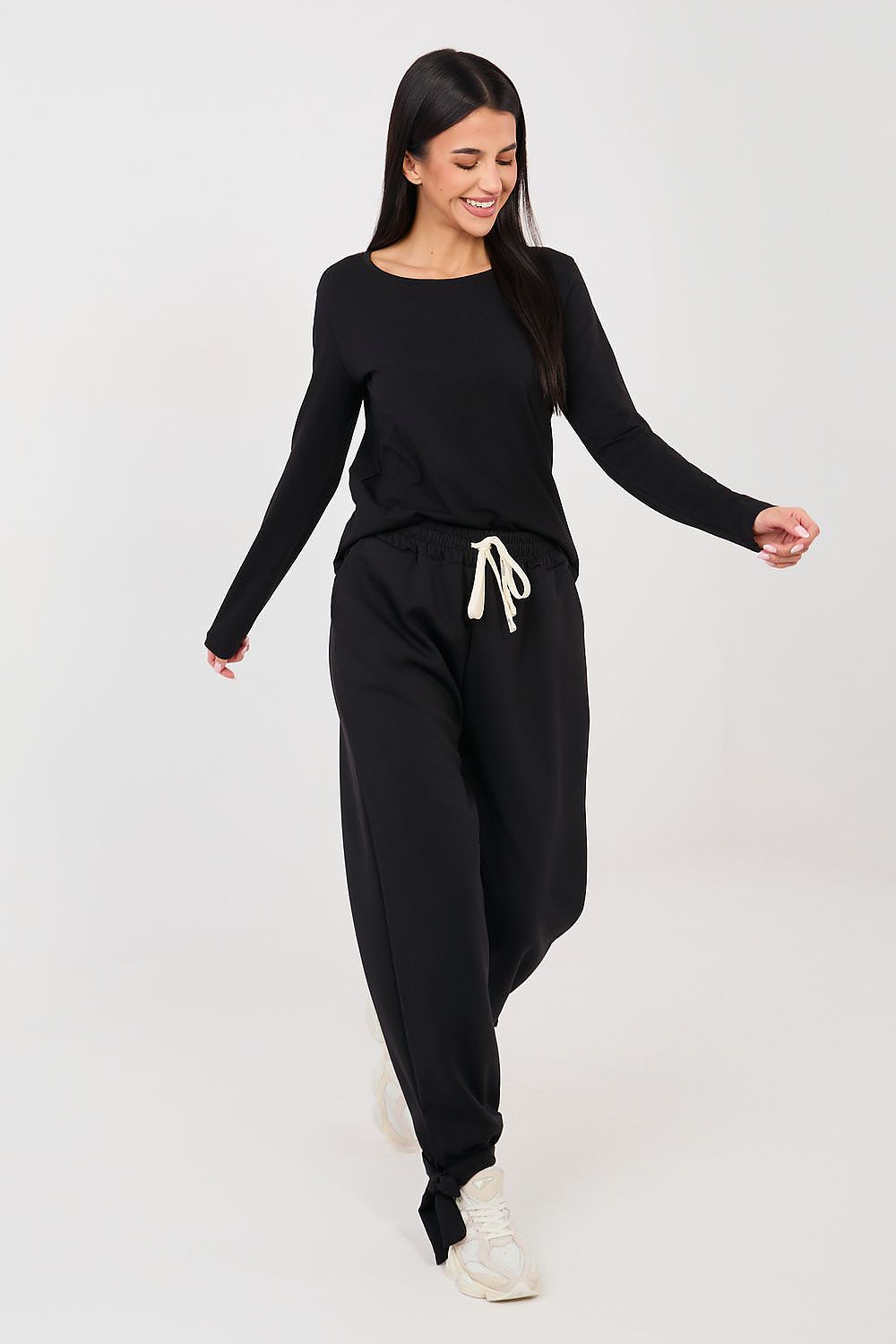  Sportanzug Hosen model 223783 Italy Moda 