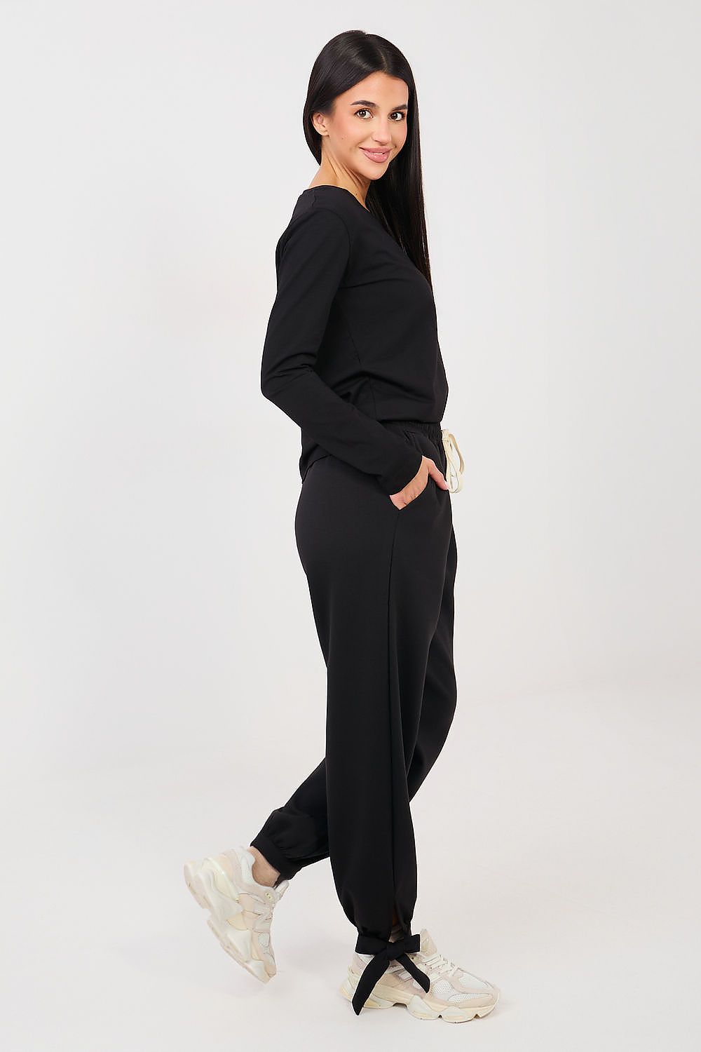  Sportanzug Hosen model 223783 Italy Moda 
