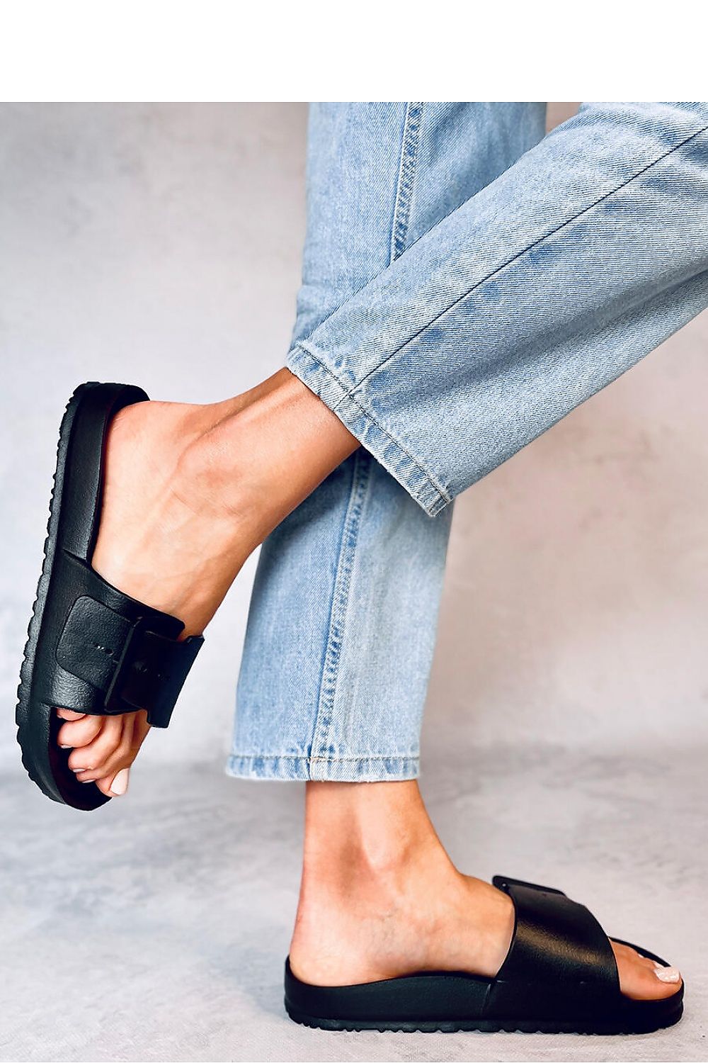  Pantoletten model 180567 Inello 